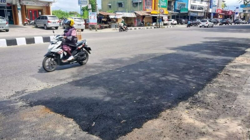 Pemko Padang telah melakukan penambalan jalan (patching) di 137 lokasi dengan total capaian sepanjang 23,027 kilometer (km) hingga Agustus