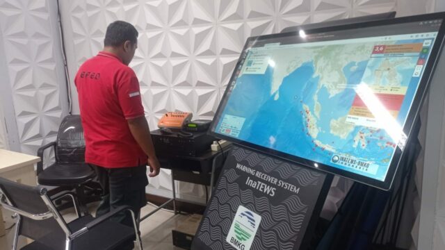 BPBD melakukan uji coba aktivasi terhadap 18 sirene peringatan dini tsunami yang terdapat di beberapa titik Kota Padang pada Rabu