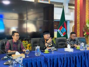 Pj Wali Kota Padang, Andree Algamar mengatakan bahwa di 100 hari kerja ke depan, permasalahan jalan berlubang, sampah dan drainase