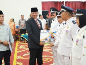 Sebanyak 122 wali nagari di Pesisir Selatan diperpanjang masa jabatannya menjadi 8 tahun. Pengukuhan ke-122 wali Bupati Pesisir Selatan,