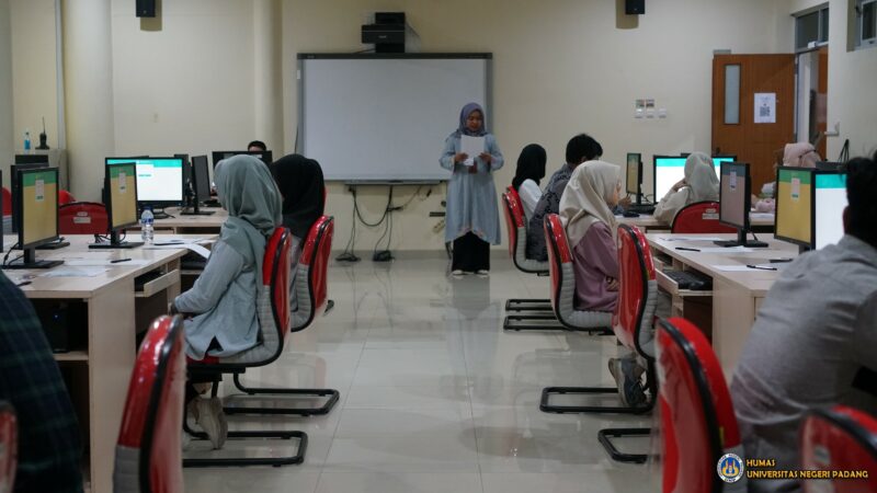 Sebanyak 650 peserta mengikuti Seleksi Mandiri Masuk Perguruan Tinggi Negeri Wilayah Barat (SMMPTN-Barat) di Universitas Negeri Padang
