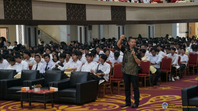 Universitas Negeri Padang (UNP) akan mengirim sebanyak 6.006 mahasiwa ke 12 kabupatan/kota di Sumbar untuk mengikuti Kuliah Kerja Nyata (KKN)