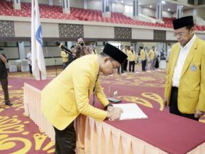 Rektor UNP Lantik Mantan Rektor jadi Senior Eksekutif, Diminta Cari Sumber Pendanaan Baru