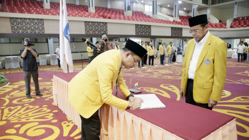 Rektor UNP Lantik Mantan Rektor jadi Senior Eksekutif, Diminta Cari Sumber Pendanaan Baru