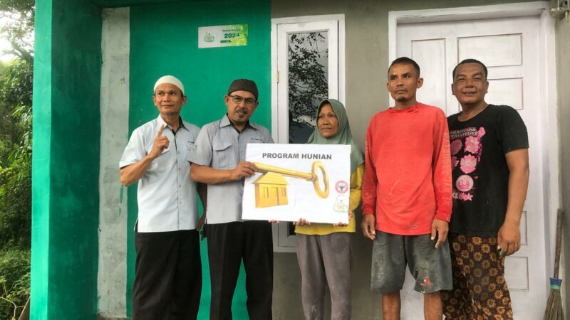 28 Tahun Tinggal di Rumah Tak Layak, Baznas Semen Padang Bangun Rumah Warga Koto Lalang