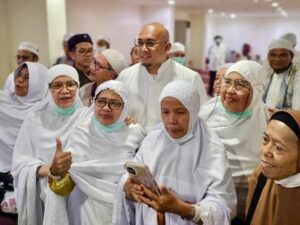 Ketua DPD Partai Gerindra Sumbar, Andre Rosiade, menemui jamaah haji Kloter XII Kota Padang, Sumbar di Hotel Mashhur, Syisyah, Makkah,