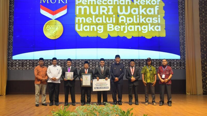 Kumpulkan Rp2 Miliar, Ar Risalah Terima Rekor Muri Wakaf Uang Berjangka Secara Daring