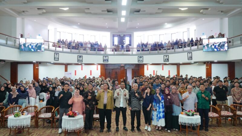 CEO Amartha Beri Motivasi Wisudawan UNAND