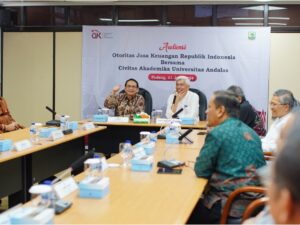 Audiensi ke UNAND, Anggota Dewan Komisioner Ajak Mahasiswa Magang di OJK