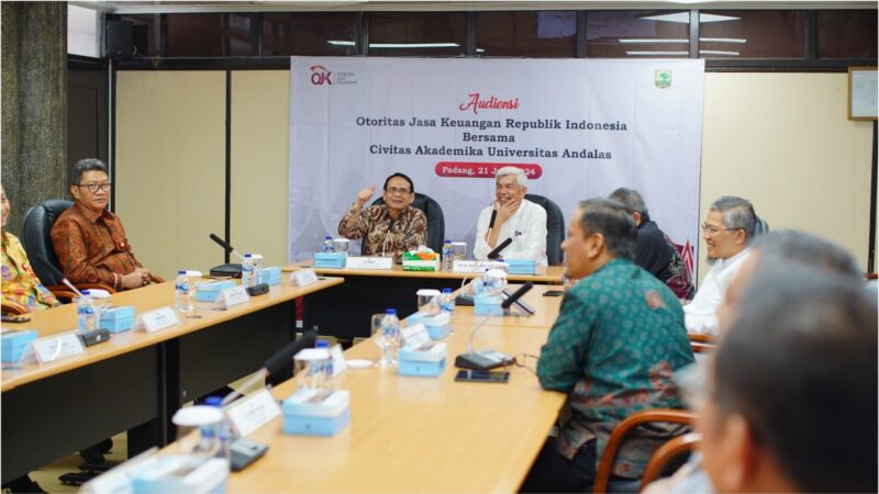 Audiensi ke UNAND, Anggota Dewan Komisioner Ajak Mahasiswa Magang di OJK