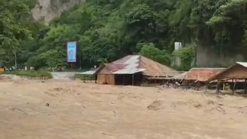 Banjir di Ngarai Sianok, 14 Kepala Keluarga Mengungsi