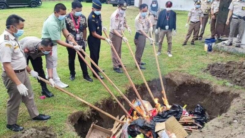 Karantina Sumbar Musnahkan Media Pembawa Hama Penyakit
