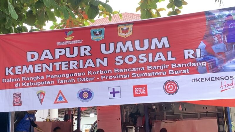Puluhan ribu nasi bungkus sudah disalurkan dari dapur umum yang ada di posko utama tanggap darurat Tanah Datar sejak Senin lalu (13/5/2025).
