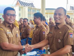 Semester Pertama 2024, Pemko Padang Beri Penghargaan 10 ASN Berkinerja Baik