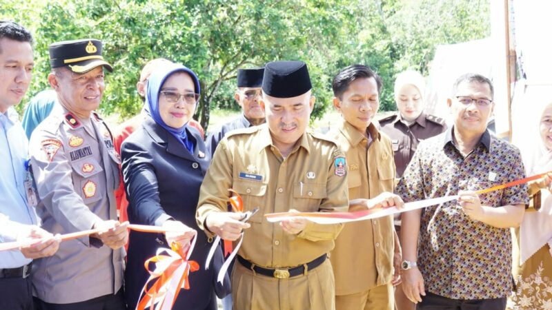 Sekretaris Daerah Dharmasraya Adlisman resmi membuka Adhyaksa Fair 2024, yang digelar di pelataran parkir Kejaksaan Negeri Dharmasraya,