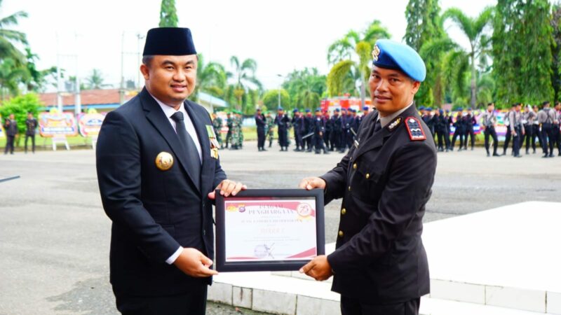 Polres Dharmasraya menggelar upacara Peringatan Hari Ulang Tahun (HUT) Bhayangkara ke-78 di halaman kantor bupati setempat