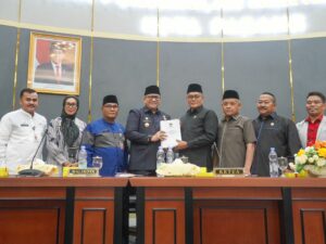 Sampaikan KUA-PPAS APBD 2025, Pemko Padang Targetkan Pendapatan Rp2,62 Triliun