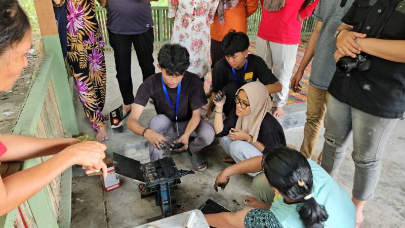 Energi Alternatif, Tim PKM UNP Ciptakan Inovasi Briket dari Batang Sagu