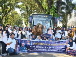 Pj Wako Padang Lepas Kader PKK Ikuti Jambore Tingkat Provinsi di Solok