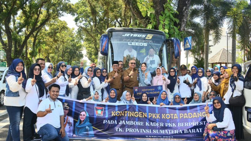Pj Wako Padang Lepas Kader PKK Ikuti Jambore Tingkat Provinsi di Solok