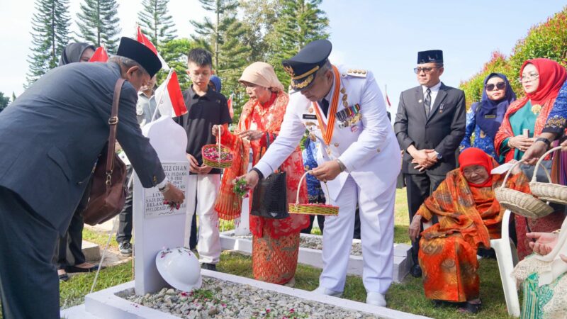 Pj Wako Padang Ziarah ke Makam Pahlawan, Tutup Rangkaian Peringatan Gugurnya Bagindo Aziz Chan
