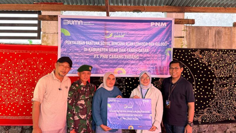 PNM Salurkan 250 Paket Bantuan untuk Korban Bencana di Tanah Datar