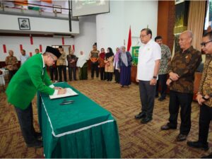 Seluruh Pimpinan UNAND Tandatangani Komitmen Keterbukaan Informasi Publik