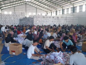 Komisioner KPU Padang, Arset Kusnadi mengatakan, bahwa semua logistik untuk PSU DPD RI harus sampai maksimal satu hari sebelum pelaksanaan,