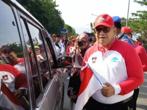 Pemko Padang membagikan sebanyak 15.355 bendera merah putih kepada masyarakat. Kegiatan ini dilakukan pada Pencanangan Gerakan