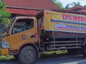 Dinas Lingkungan Hidup (DLH) Kota Padang menyediakan TPS Mobile yang bertujuan memudahkan masyarakat untuk membuang sampah di pagi hari.