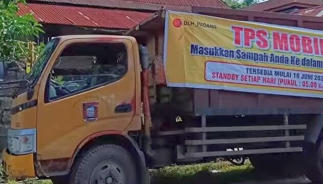 Dinas Lingkungan Hidup (DLH) Kota Padang menyediakan TPS Mobile yang bertujuan memudahkan masyarakat untuk membuang sampah di pagi hari.