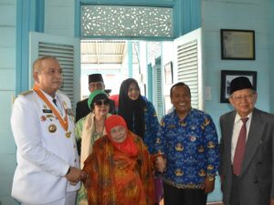 Penjabat (Pj) Wali Kota Padang Andree Algamar mengunjungi rumah kelahiran Wali Kota Padang ke-2 yang juga merupakan pahlawan nasional, Bagindo Aziz Chan yang berada di Alang Laweh, Padang.