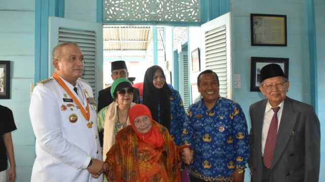 Penjabat (Pj) Wali Kota Padang Andree Algamar mengunjungi rumah kelahiran Wali Kota Padang ke-2 yang juga merupakan pahlawan nasional, Bagindo Aziz Chan yang berada di Alang Laweh, Padang.