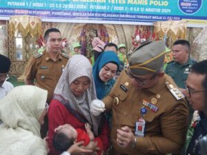 Pj Wali Kota Padang, Andree Algamar resmi melaunching gerakan perlindungan bagi anak usia 0-7 tahun dari penyakit polio. Kegiatan ini