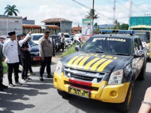Pj Wali Kota Padang Panjang, Sonny Budaya Putra melepas pendistribusian logistik Pemungutan Suara Ulang (PSU) DPD Kantor KPU Padang Panjang