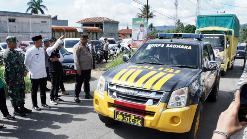 Pj Wali Kota Padang Panjang, Sonny Budaya Putra melepas pendistribusian logistik Pemungutan Suara Ulang (PSU) DPD Kantor KPU Padang Panjang