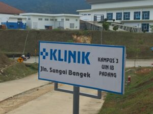 Hadirnya klinik baru di Kampus III UIN Imam Bonjol Padang sebagai tempat pertolongan pertama bagi mahasiswa. Apabila terjadi kecelakaan,