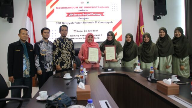 UIN Imam Bonjol Padang dan STIT Diniyyah Puteri Rahmah El Yunusiyah Padang Panjang menandatangani Nota Kesepahaman (MoU)