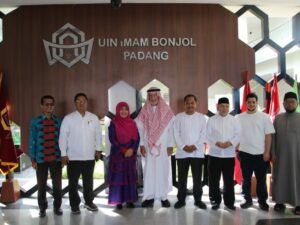 UIN Imam Bonjol Padang kedatangan dua tamu istimewa pada Jumat (6/7/2024). Yaitu Dr Muhammad Fidaa Bahjat dari Arab Saudi,