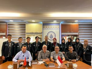 Sebanyak 10 mahasiswa UIN Imam Bonjol Padang yang mendapatkan kesempatan untuk mengikuti short course di Istanbul Foundation, tiba di Turkiye