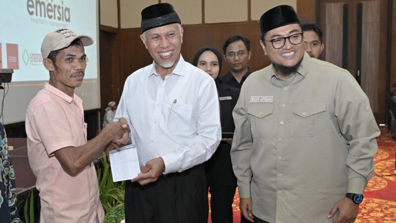 158 KK Korban Galodo Terima Bantuan Emersia Group, Gubernur Mahyeldi Beri Apresiasi