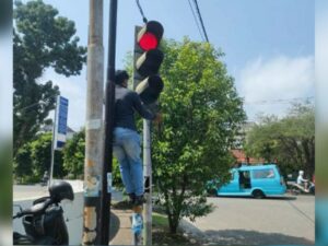 Kabid Lalu Lintas Dishub Padang, Andri Suanto Tasar mengatakan, bahwa saat ini ada dua titik Alat Pemberi Isyarat Lalu Lintas (APILL)