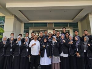 Rektor UIN Imam Bonjol Padang, Martin Kustati melepas 20 mahasiswa untuk mengikuti Program Student Mobility di Istanbul Foundation, Turkiye