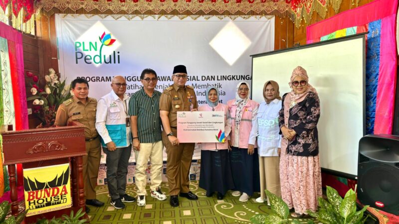 Pelatihan membatik yang digelar Anggota DPR Andre Rosiade berjalan baik dan mendapatkan sambutan hangat dari peserta.