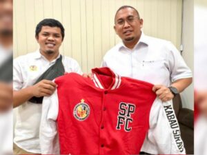 Penasihan tim Semen Padang FC yang juga Anggota DPR RI, Andre Rosiade memberikan dukungan penuh dan support terhadap klub promosi Liga 1 ini.