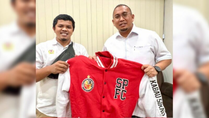 Penasihan tim Semen Padang FC yang juga Anggota DPR RI, Andre Rosiade memberikan dukungan penuh dan support terhadap klub promosi Liga 1 ini.