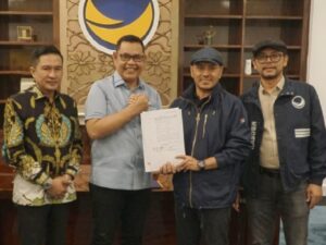 Serahkan SK B1-KWK, Partai Nasdem Resmi Usung Epyardi Asda-Ekos Albar di Pilgub Sumbar