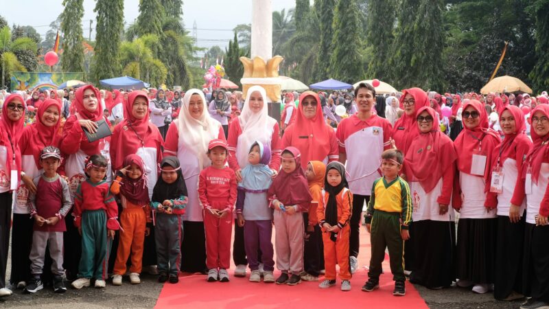 Peringatan HAN di Dharmasraya, Dewi Sutan Riska: Peran Ibu Penting Siapkan Generasi Berkualitas