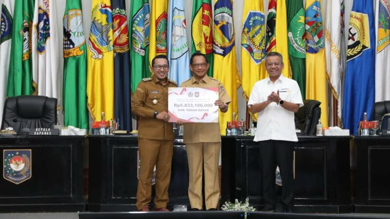 Kendalikan Inflasi, Tanah Datar Terima Insentif Fiskal Rp5,8 Miliar