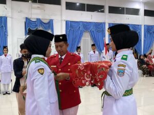 Wabup Kukuhkan 45 Anggota Paskibraka Pasaman Barat